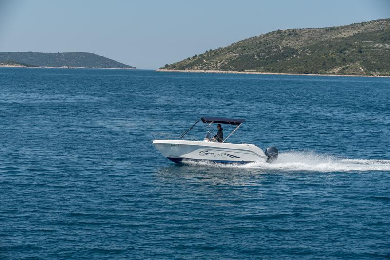 Book yachts online - motorboat - Saver 650 - no name - rent
