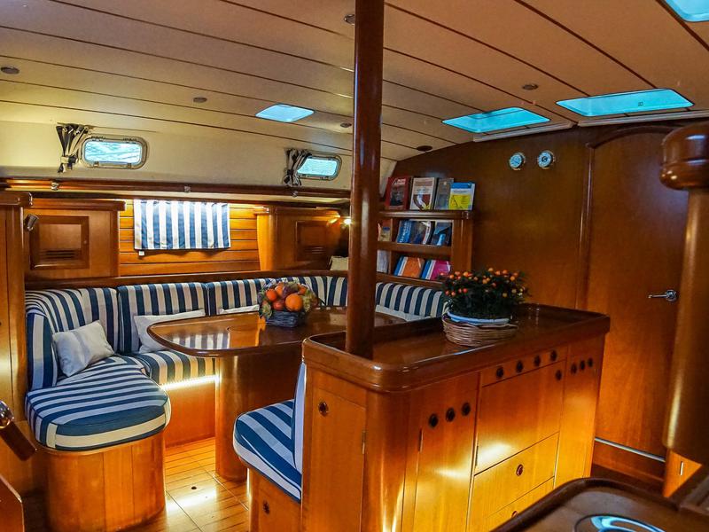 Book yachts online - sailboat - Beneteau 50 - MIKY - rent