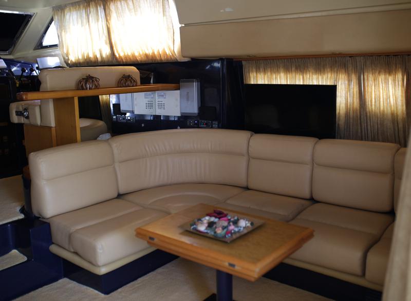 Book yachts online - motorboat - Posillipo Technema 51 - Magic Happens - rent