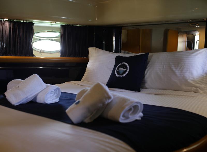 Book yachts online - motorboat - Posillipo Technema 51 - Magic Happens - rent