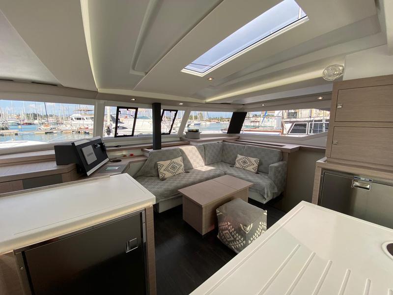 Book yachts online - catamaran - Astréa 42 - Ooga Chaka - rent