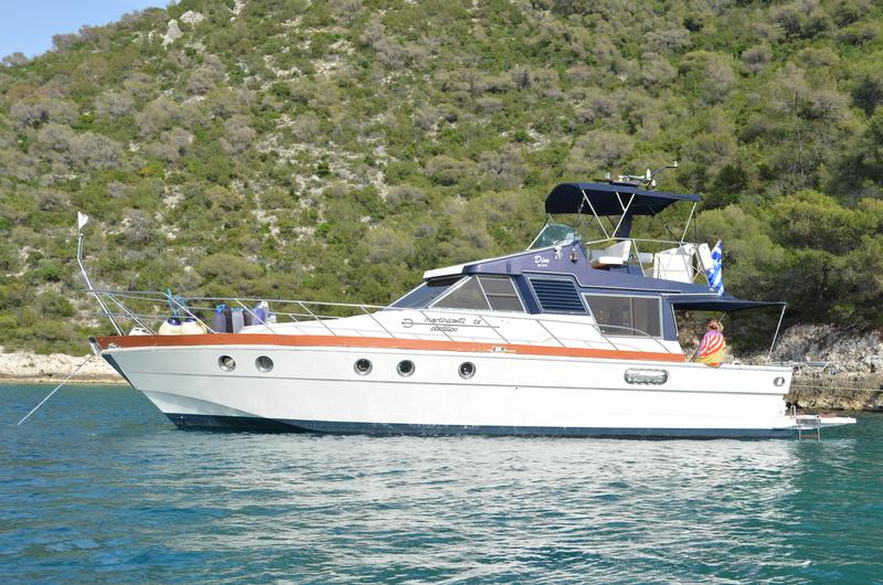 Book yachts online - motorboat - Posillipo Martinica 42 TS - Dim - rent