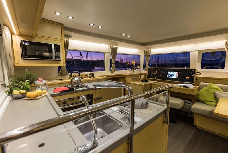 Book yachts online - catamaran - Lagoon 450 - Opera Prima - rent