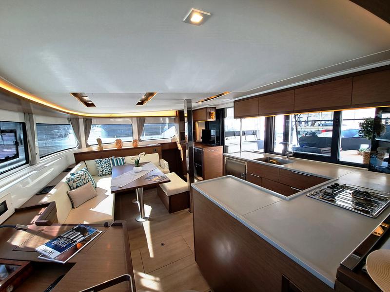 Book yachts online - catamaran - Lagoon 46 - OMNIA  - rent