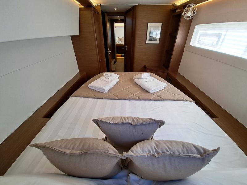 Book yachts online - catamaran - Lagoon 46 - OMNIA  - rent