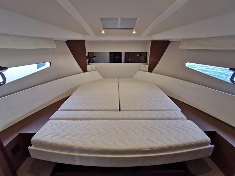 Book yachts online - motorboat - Leader 40 - Leader - rent