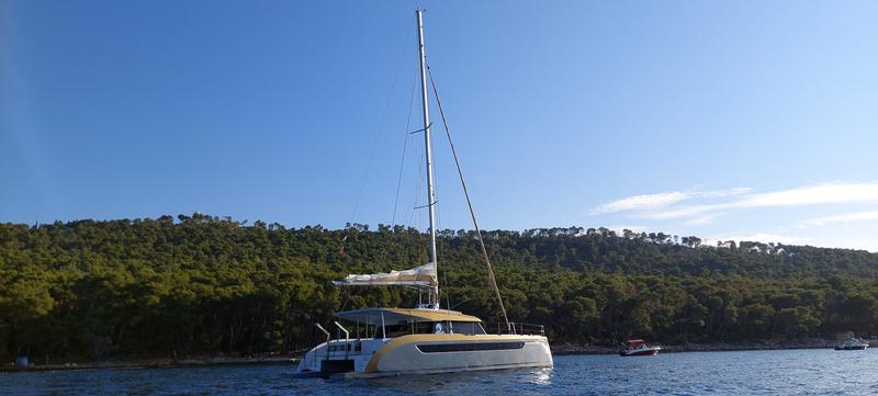 Book yachts online - catamaran - Luna 49 - Gold - rent