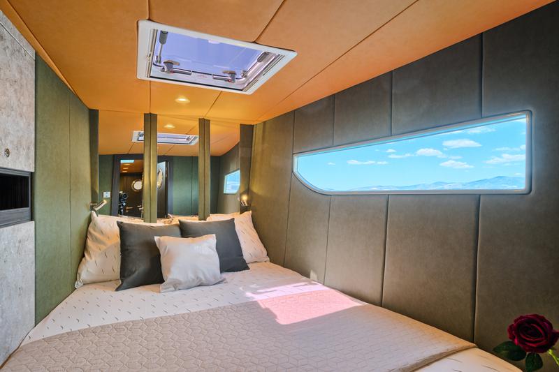 Book yachts online - catamaran - Luna 49 - Gold - rent