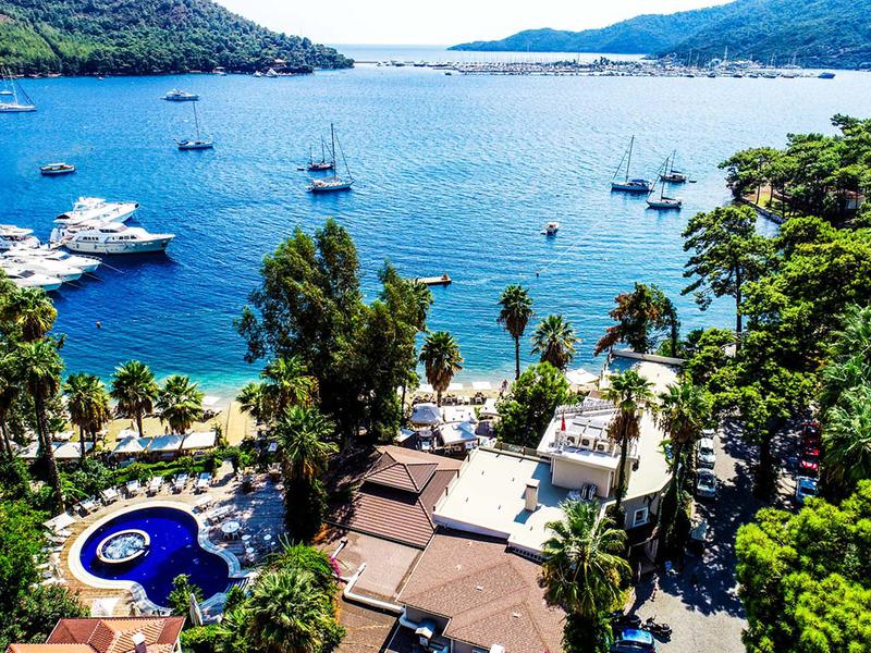 Book yachts online - catamaran - Lagoon 46 - Chica - rent