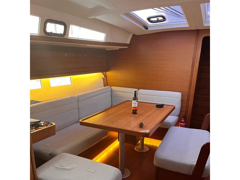 Book yachts online - sailboat - Dufour 460 Grand Large - Vera - rent