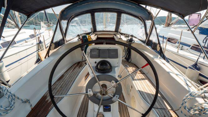 Book yachts online - sailboat - Bavaria Cruiser 32 - LILA - rent