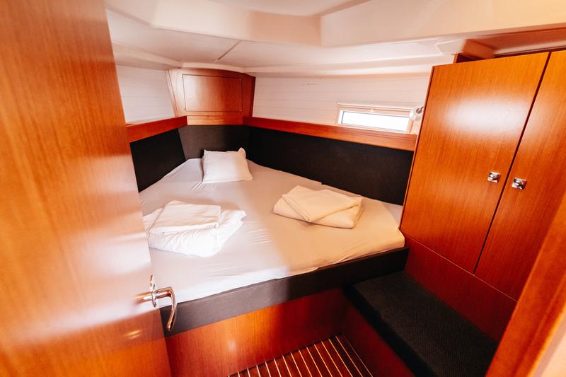 Book yachts online - sailboat - Bavaria Cruiser 37 - Blue Tone - rent