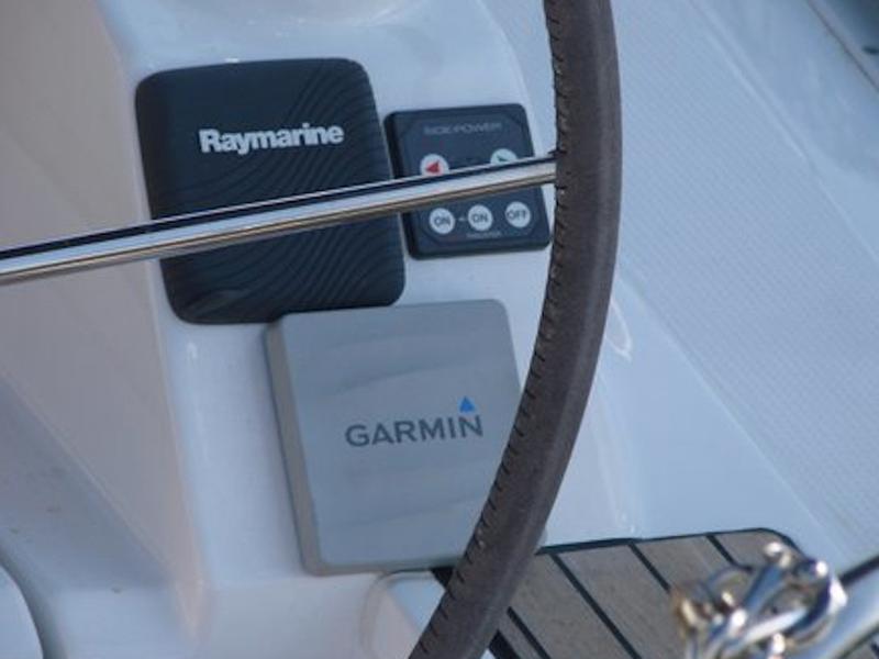Book yachts online - sailboat - Bavaria 37 Cruiser - Katarina - rent