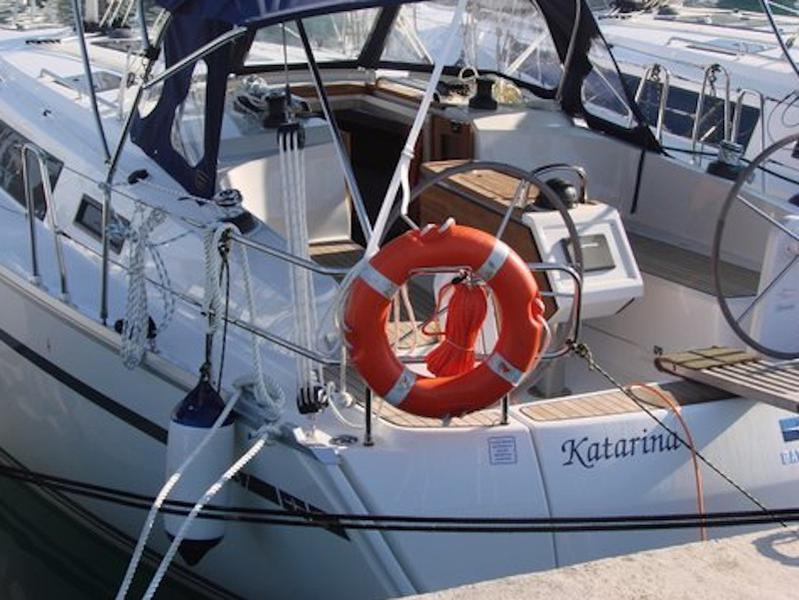 Book yachts online - sailboat - Bavaria 37 Cruiser - Katarina - rent