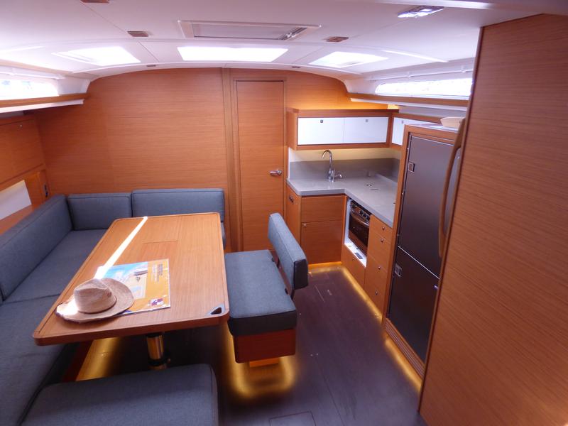 Book yachts online - sailboat - Dufour 470 - BALU - rent