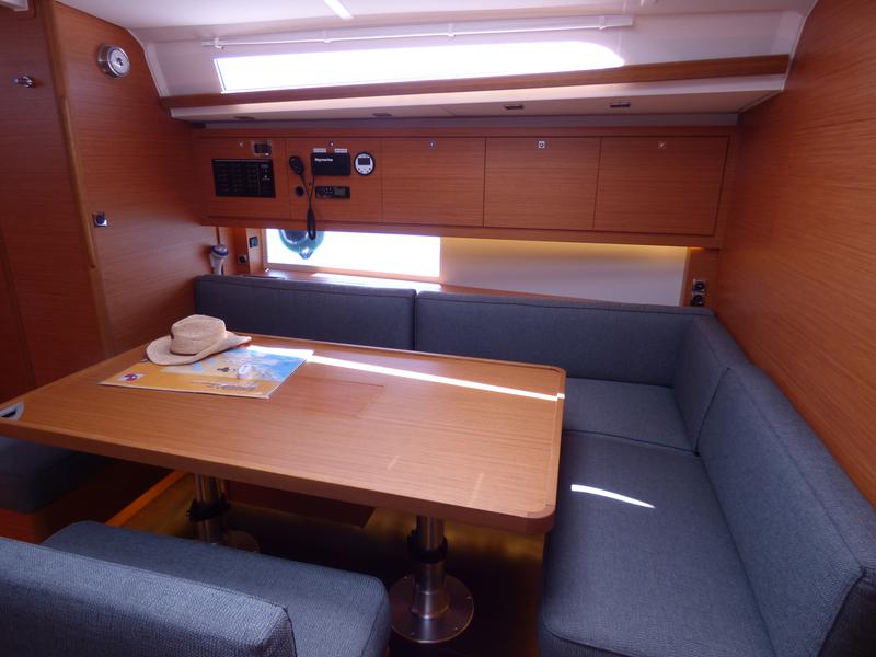 Book yachts online - sailboat - Dufour 470 - BALU - rent