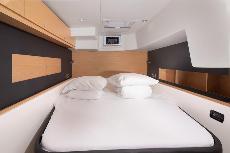 Book yachts online - catamaran - Dufour Catamaran 48 - DREAMLAND - rent