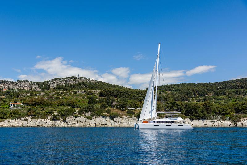 Book yachts online - catamaran - Lagoon 620 - OPAL - rent