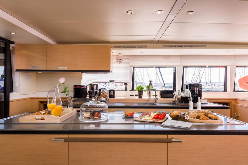 Book yachts online - catamaran - Lagoon 620 - OPAL - rent