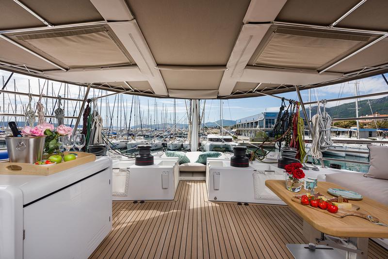 Book yachts online - catamaran - Lagoon 620 - OPAL - rent