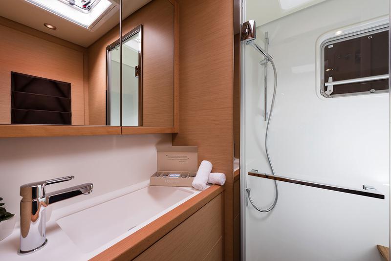 Book yachts online - catamaran - Lagoon 620 - OPAL - rent