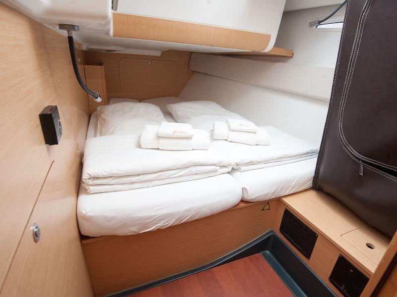Book yachts online - sailboat - Beneteau First 45 - URANIA - rent