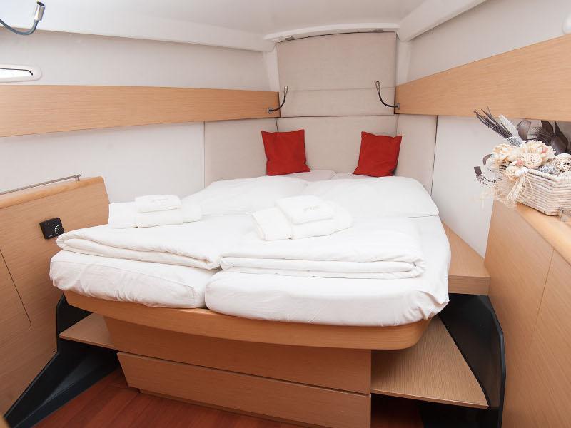 Book yachts online - sailboat - Beneteau First 45 - HERA II - rent
