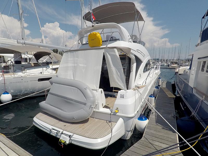 Book yachts online - motorboat - Beneteau Antares 36 - Mandalina II - rent