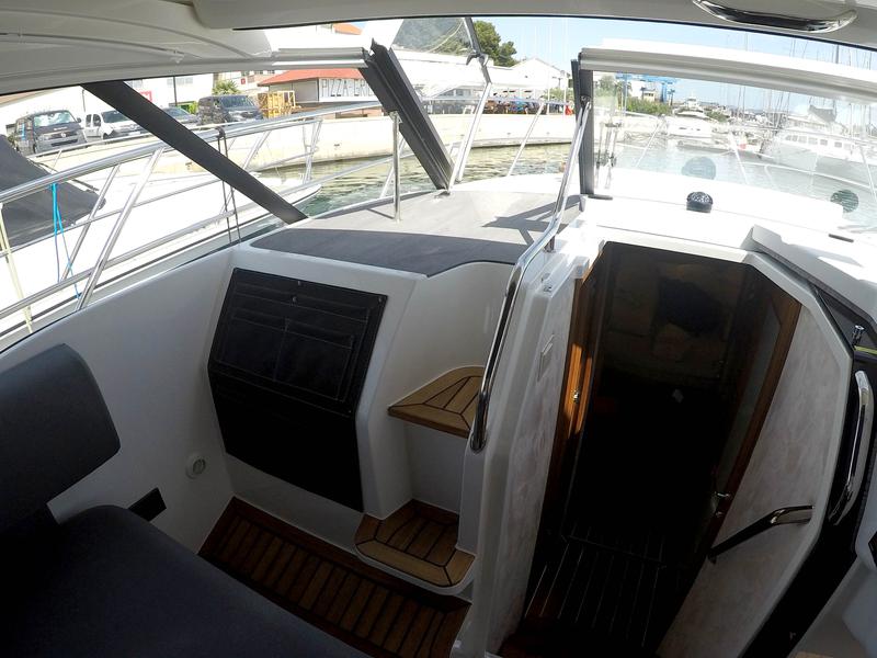 Book yachts online - motorboat - Marex 360 Cabriolet Cruiser - True North - rent