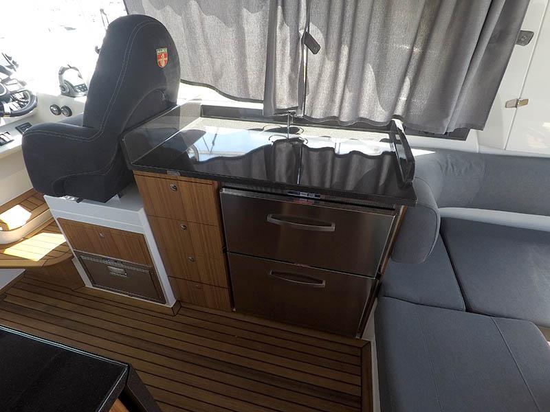 Book yachts online - motorboat - Marex 360 Cabriolet Cruiser - True North - rent
