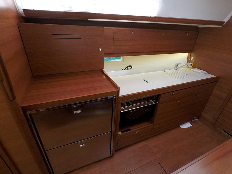 Book yachts online - sailboat - Dufour 382 GL - Major Tom - rent