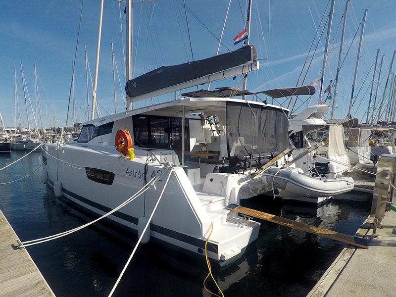 Book yachts online - catamaran - Fountaine Pajot Astréa 42 - Imagine - rent