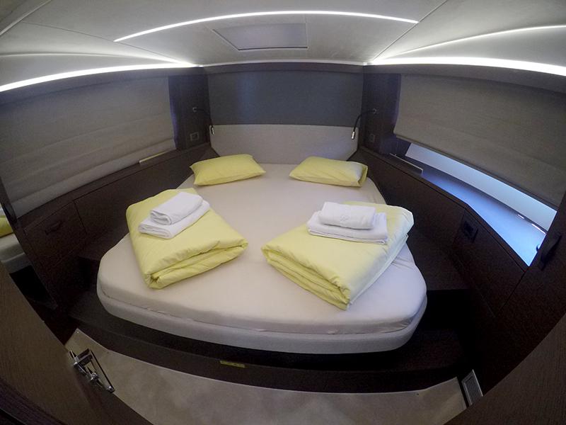 Book yachts online - motorboat - Prestige 420 Fly - Brigadoon - rent