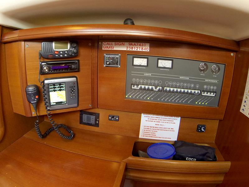 Book yachts online - sailboat - Grand Soleil 37 R - Sportski Vuk - rent