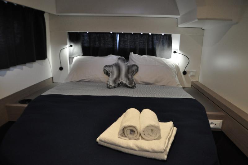 Book yachts online - catamaran - Astréa 42 - ASTREA 42 (2020) - ATH - rent