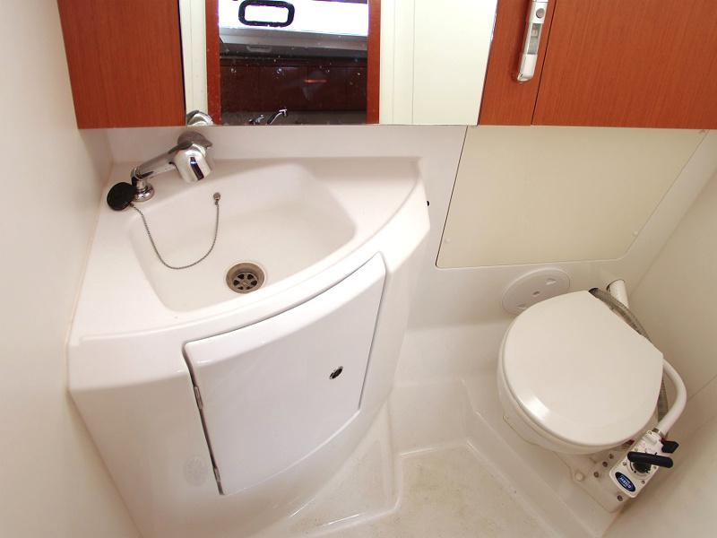 Book yachts online - sailboat - OCEANIS 34 - BEBA - rent