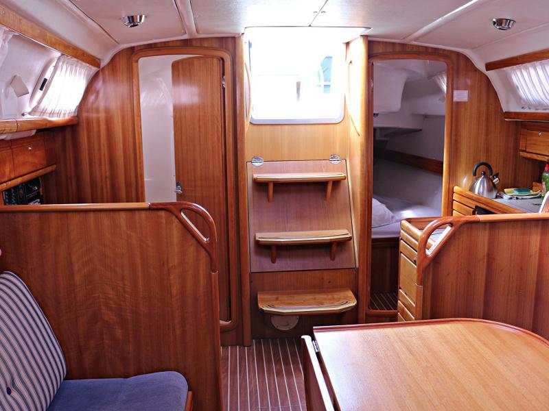 Book yachts online - sailboat - BAVARIA 33 C - MARA - rent