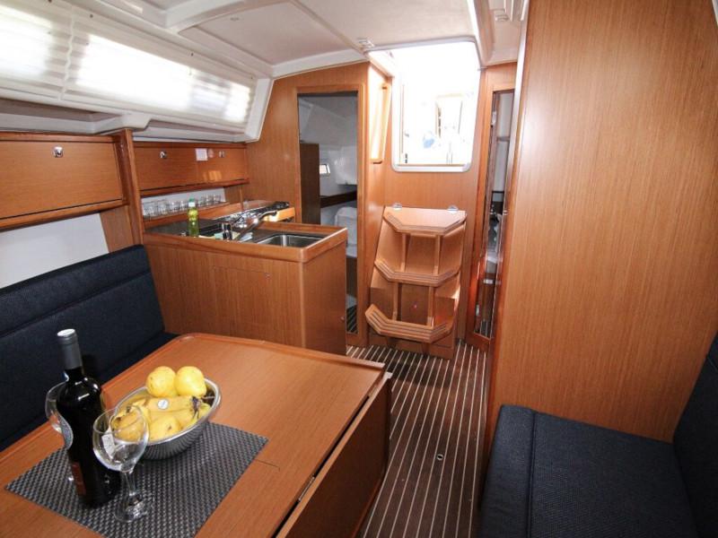 Book yachts online - sailboat - BAVARIA C 34 - LUCY - rent