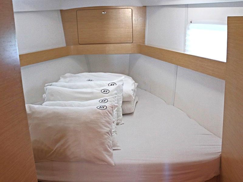 Book yachts online - sailboat - ELAN 444 Impression BT - SAGITTA - rent