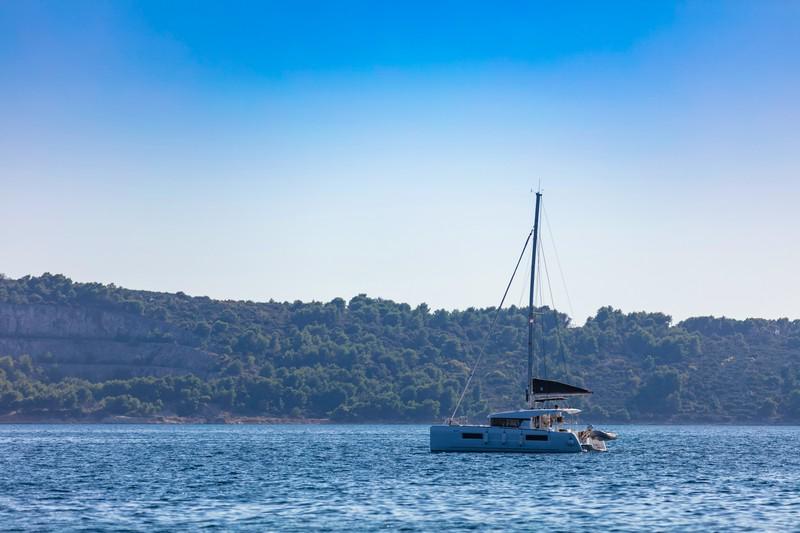Book yachts online - catamaran - Lagoon 40 - ZAGVOZD - rent