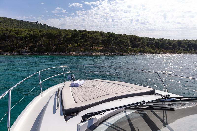 Book yachts online - motorboat - Jeanneau Leader 36 - MIHAEL - rent