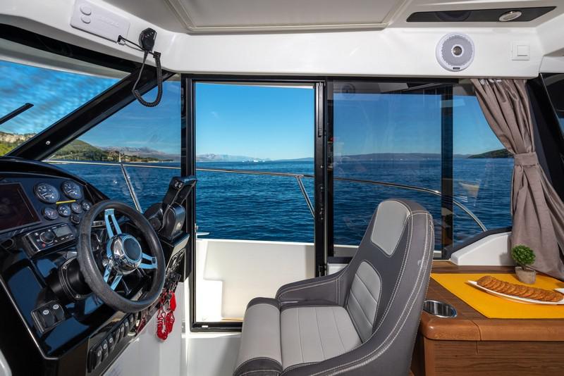 Book yachts online - motorboat - Jeanneau Merry Fisher 895 - EMANUEL - rent