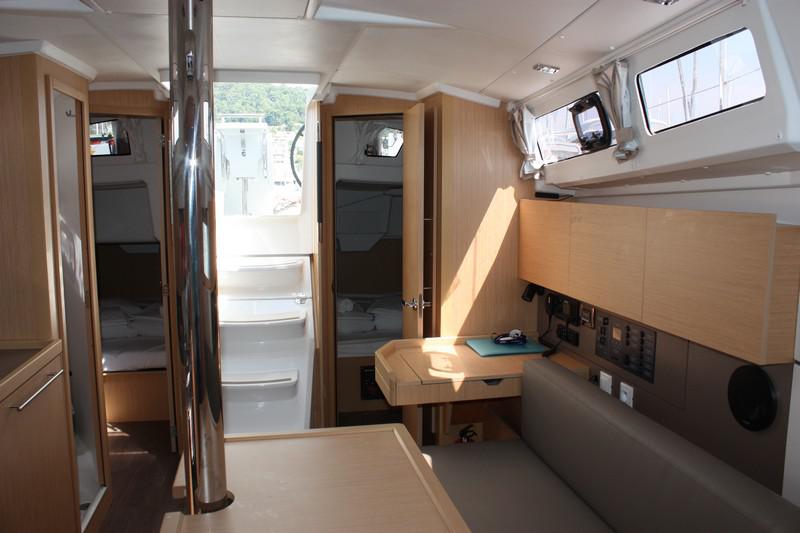 Book yachts online - sailboat - Beneteau Oceanis 35.1 - MAYA BAY 2  - rent
