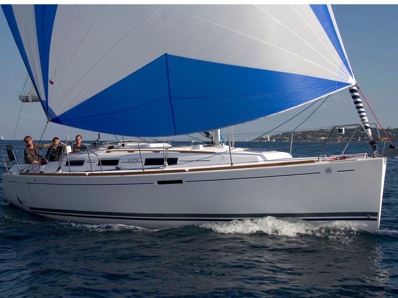 Book yachts online - sailboat - Dufour 325 - Bijoux - rent