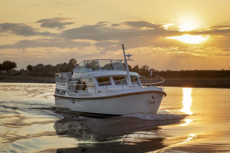 Book yachts online - motorboat - Linssen Grand Sturdy 35.0 AC - Luna Elise - rent