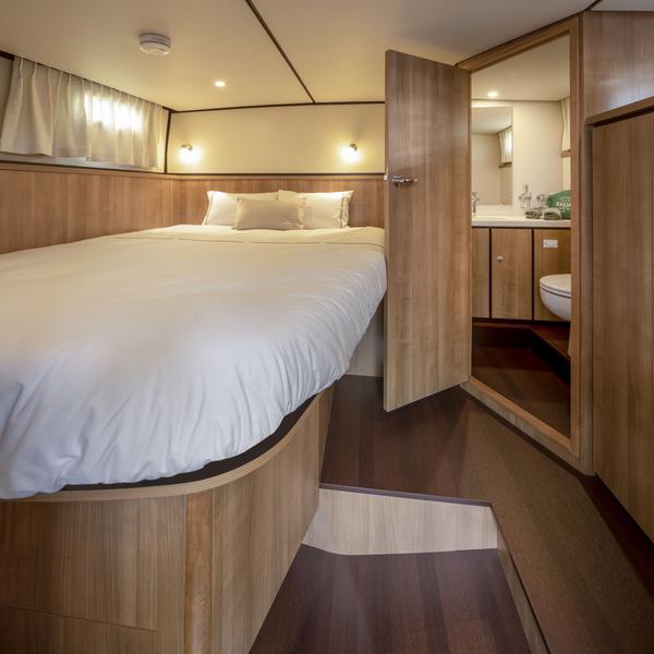 Book yachts online - motorboat - Linssen 35 SL AC - Swissky - rent