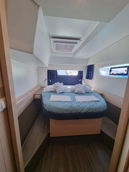 Book yachts online - catamaran - Astréa 42 - Princess Kiara - rent