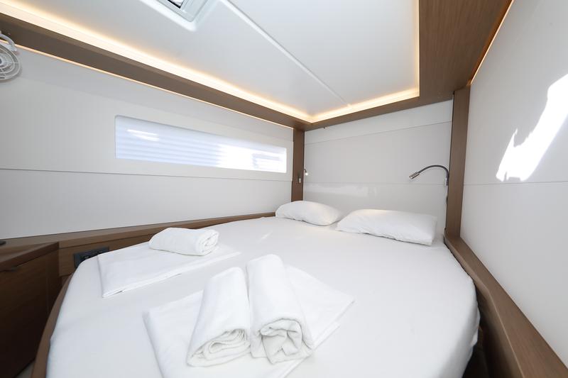 Book yachts online - catamaran - Lagoon 46 - WHY NOT - rent
