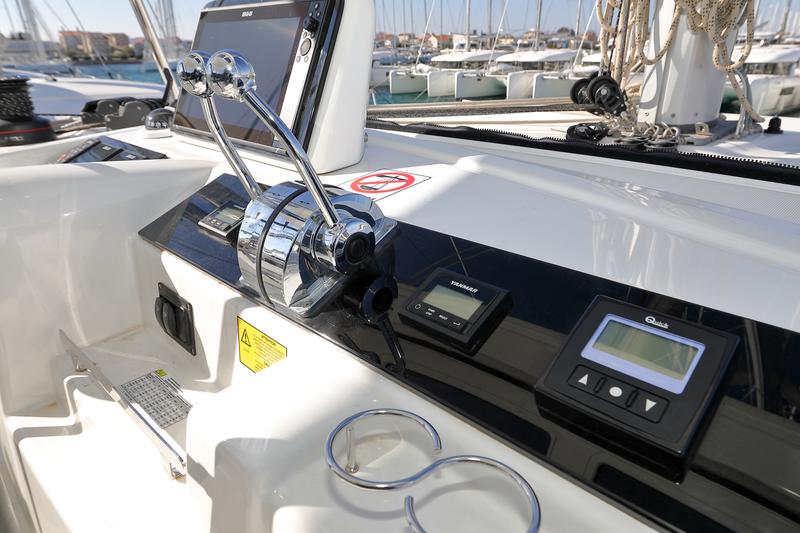 Book yachts online - catamaran - Lagoon 46 - WHY NOT - rent