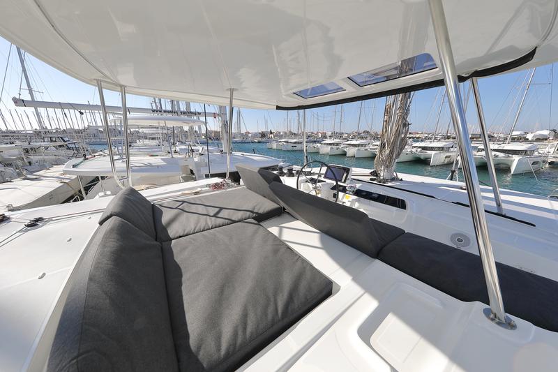 Book yachts online - catamaran - Lagoon 46 - WHY NOT - rent